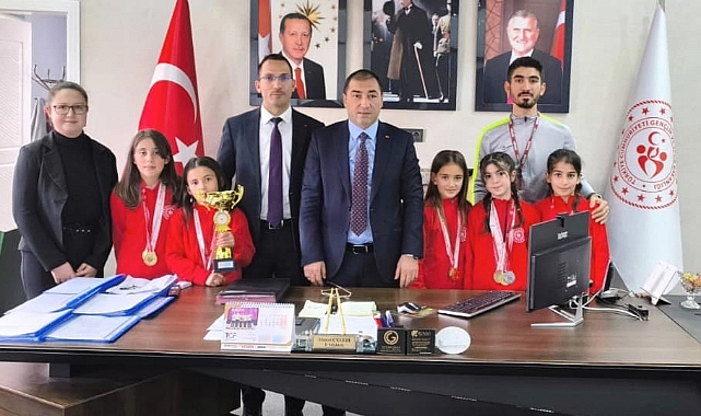 Ağrı Gençlik ve Spor İl Müdürü Çelebi,başarılı öğrencileri tebrik etti