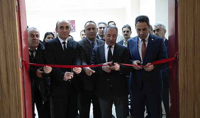 AİÇÜ’de yeni bir bilgisayar laboratuvarı açıldı