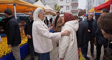 Başkan Subaşı’ya pazarda yoğun ilgi