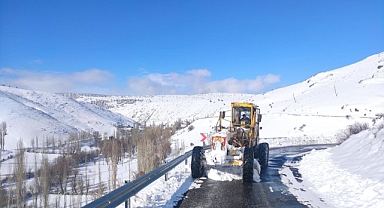 Büyükşehir’in kırsalda karla mücadelesi sürüyor