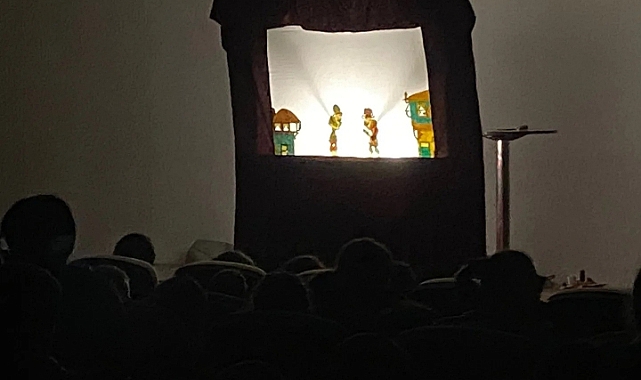 "Karagöz’’ Çıldırda öğrencilerle buluştu