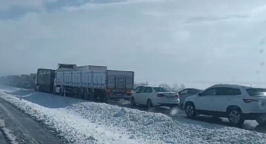 Konya’da kar, tipi ve buzlanma ulaşımı aksatıyor