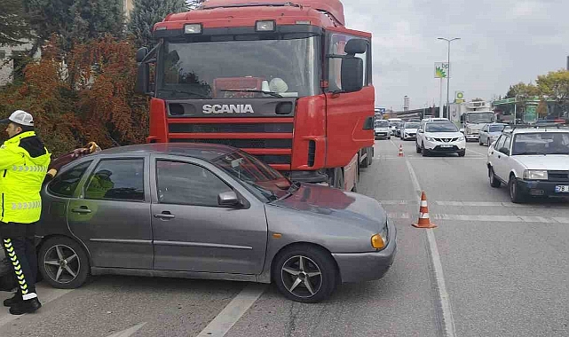 Tır ile otomobil çarpıştı: 2 yaralı