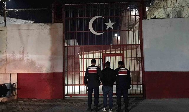 Hakkında 15 yıl hapis cezası bulunan şahıs yakalandıAydın’ın Çine ilçesinde 3 suçtan aranan ve hakkında 15 yıl 10 ay 12 gün kesinleşmiş hapis cezası bulunan şahıs yakalandı.