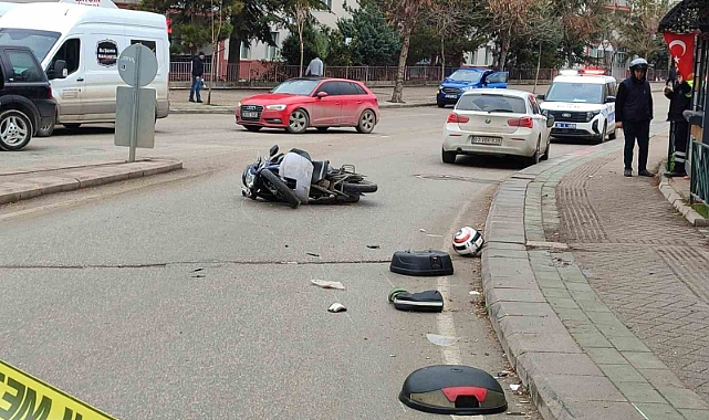 Otomobille çarpışan motosiklet sürücüsü ağır yaralandı