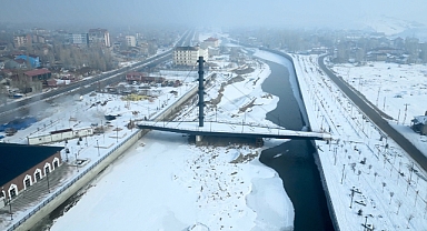 Yüzeyi buzla kaplanan Ağrı Murat Nehri Dronla görüntülendi