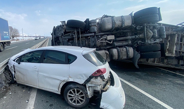 Erzincan'da trafik kazası: 3 yaralı