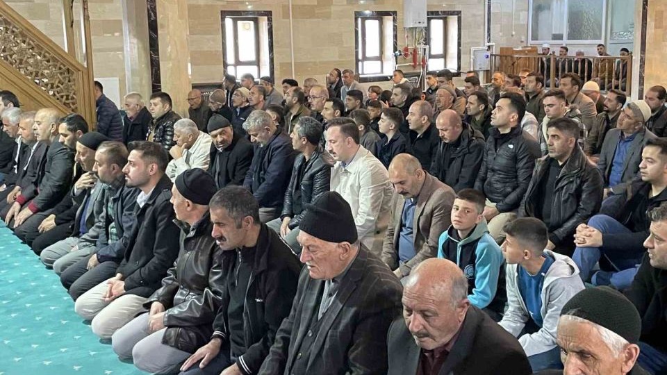 Muş'un Malazgirt ilçesşnde bayram namazı coşkusu