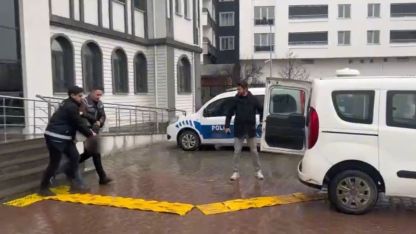 Bıçaklı saldırıya uğrayan kız öğrenci yaralandı