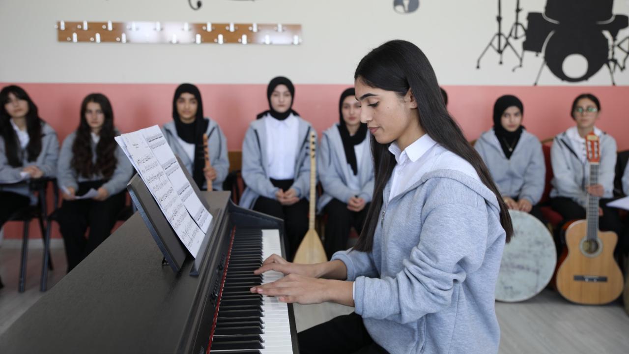 Çaldıran’da Nota Sesleri; 178 Öğrenci Enstrümanla Tanıştı, 8’i Konservatuvarı Kazandı!