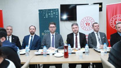 Erciş Kaymakamı Murat Karaloğlu Öğrencilerle İftar Programında Bir Araya Geldi