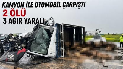 Koyun yüklü kamyonet ile otomobil çarpıştı, 2 ölü, 3 kişi ağır yaralı