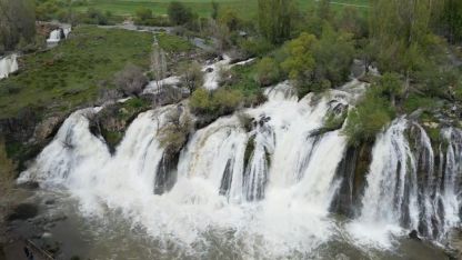 Van’ın doğa harikası bayramda doldu taştı