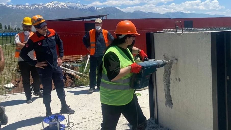AFAD Erzincan'da Gençlik ve Spor personeline enkazda arama kurtarma eğitimi verdi