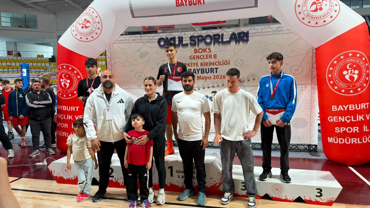 Ağrı Spor Lisesi öğrencileri ringden madalyayla döndü