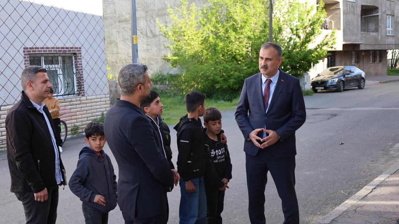 Ağrı Valisi Bozkurt mahalle sakinleriyle bir araya geldi