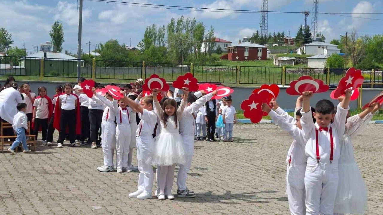 Arpaçay Atatürk İlkokulu’nda yıl sonu şenliği ve mezuniyet coşkusu
