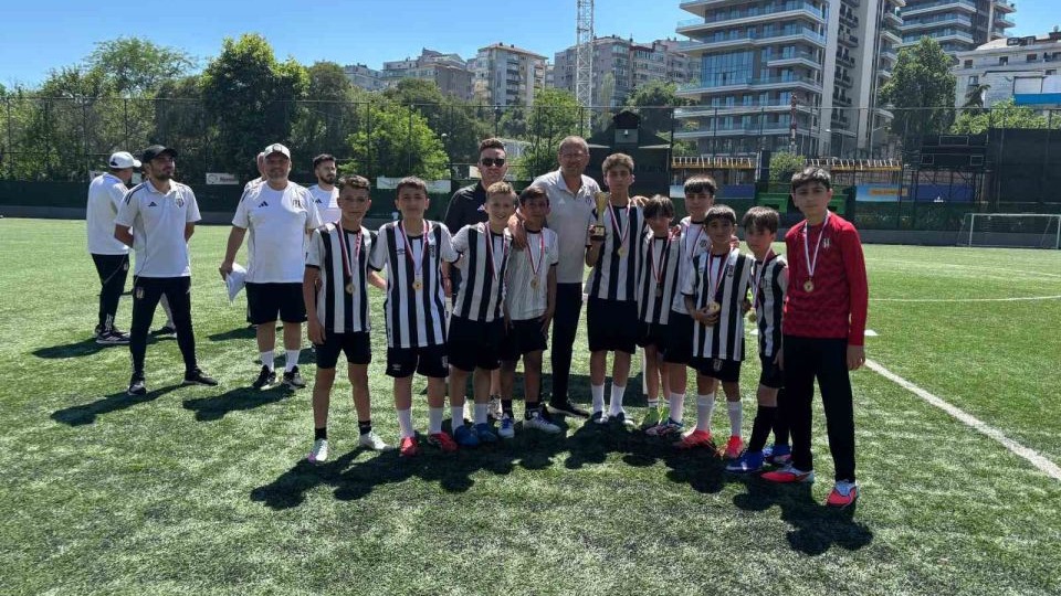 Bitlis'in Tatvan Beşiktaş Futbol Okulu Türkiye ikincisi oldu