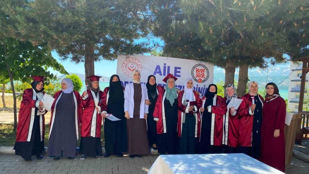 Bitlis'in Tatvan ilçesinde ADEM-2’de belge töreni düzenlendi