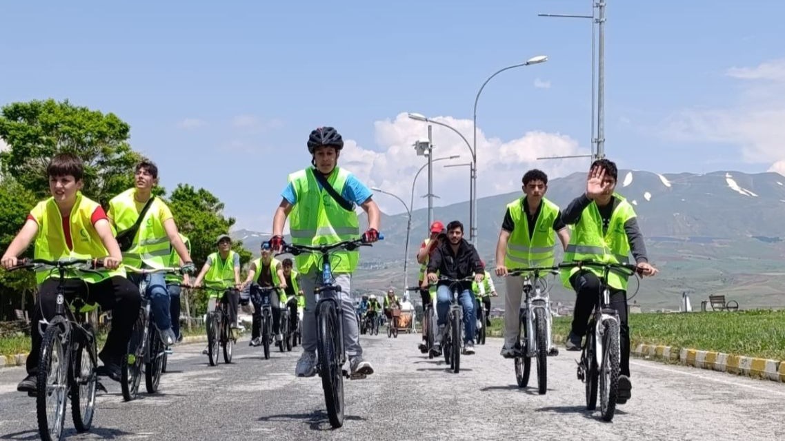 Bitlis'te pedallar sağlıklı yarınlar için çevrildi
