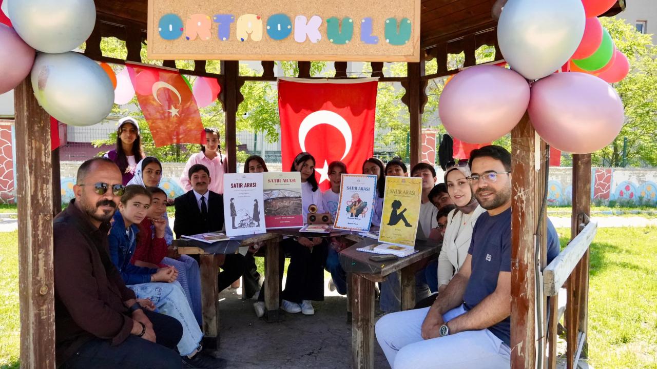 Eleşkirt’te öğrencilerin eserleri sanatla buluşturdu