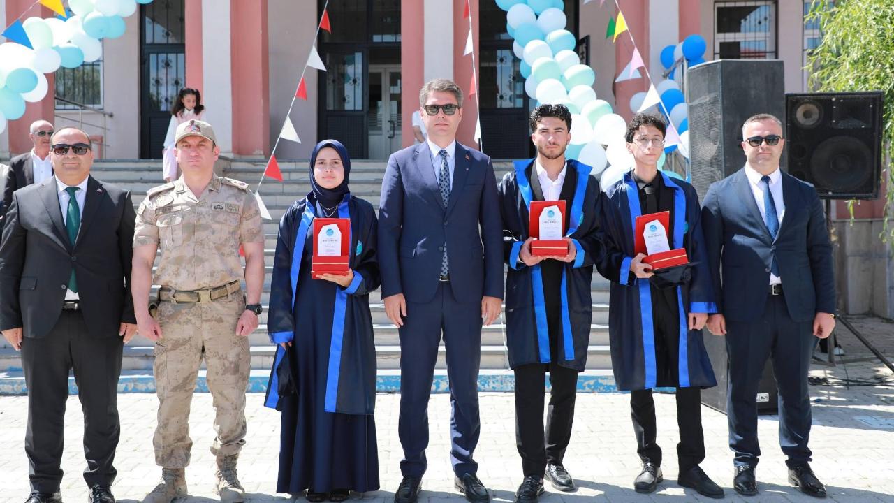 Erciş Fen Lisesi'nde 12. Sınıflar İçin Mezuniyet Töreni Yapıldı