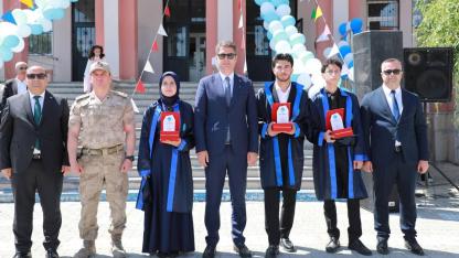 Erciş Fen Lisesi'nde 12. Sınıflar İçin Mezuniyet Töreni Yapıldı