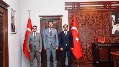 Erciş Kaymakamı Karaloğlu'ndan Başarı Belgesi Takdimi