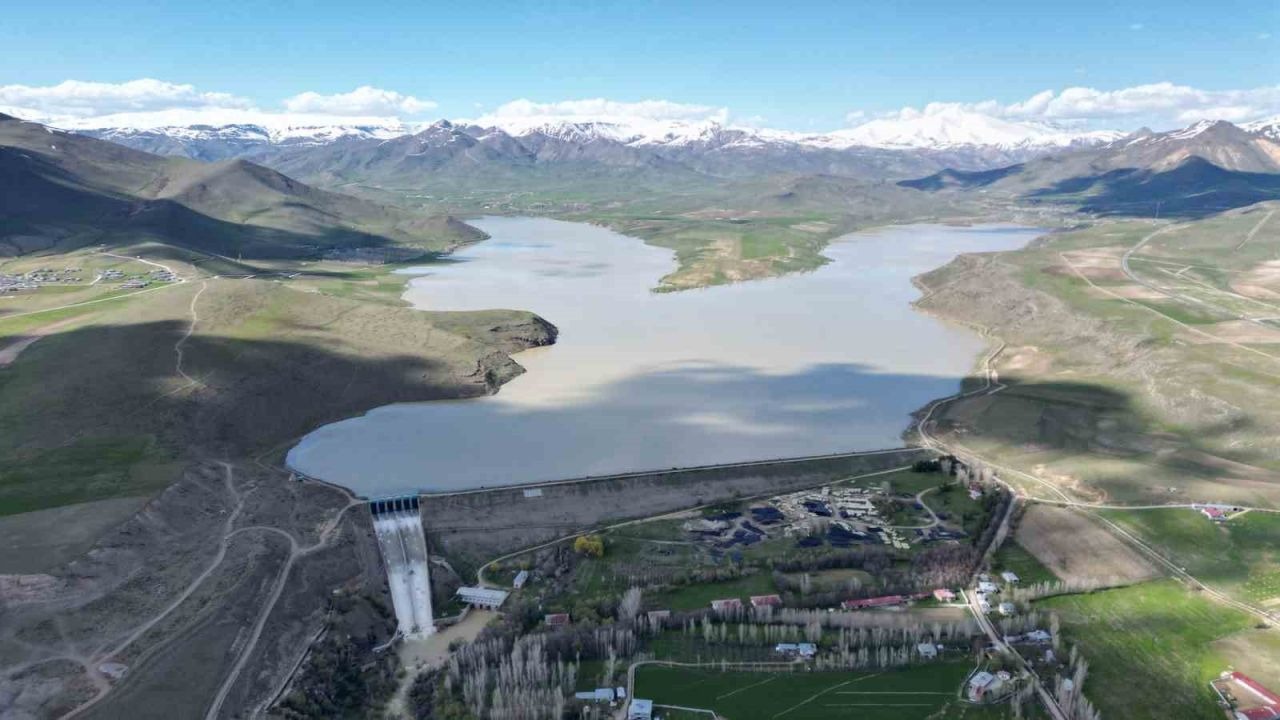 Erciş Koçköprü Barajı’nın su seviyesi yüzde 100’ü geçti