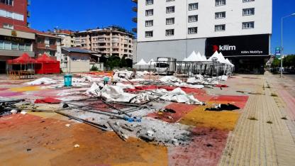 Erciş'te Kermes Bitti, Çöpler Kaldı: Esnaf ve Vatandaş Tepkili (Videolu Haber)