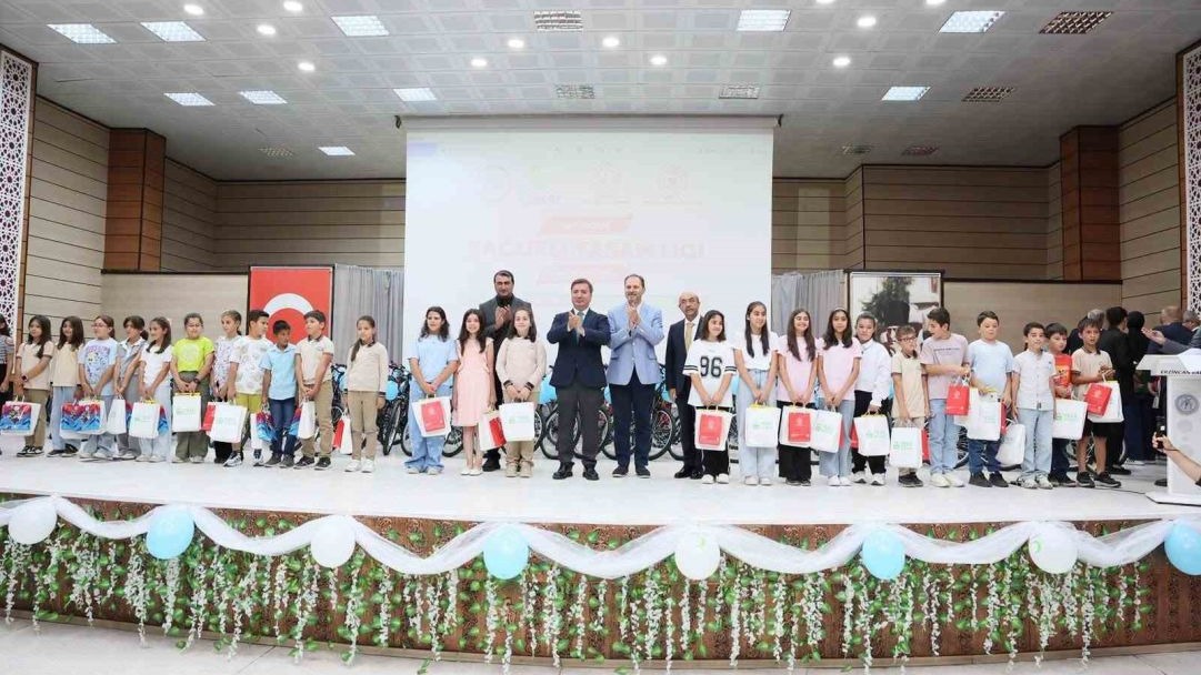 Erzincan'da 28 bin öğrencinin katıldığı sağlıklı yaşam ligi ödülleri sahiplerini buldu
