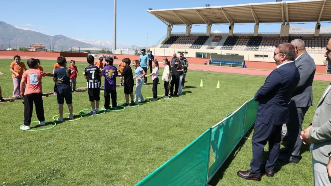 Erzincan’da İlkokullar Fiziksel Etkinlik Oyunları finali yapıldı