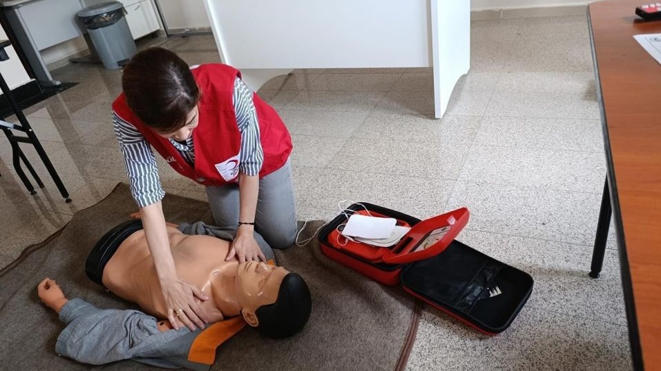 Erzincan'da kızılay ekiplerine temel ilk yardım eğitimi verildi