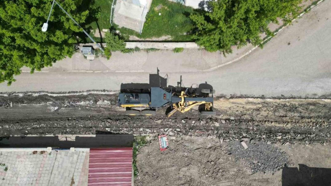 Erzurum Aziziye’de asfalt seferberliği başladı
