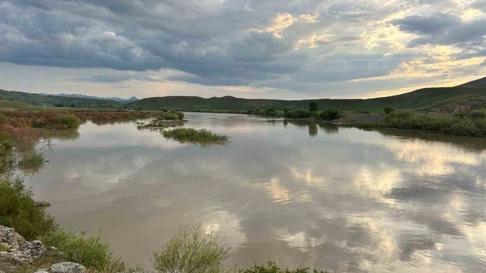 Erzurum Horasan’da kaybolan çobanı arama çalışmaları sürüyor