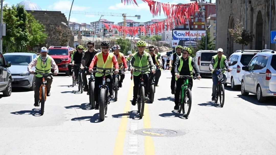 Erzurum'da 13. Geleneksel Yeşilay Bisiklet Turu