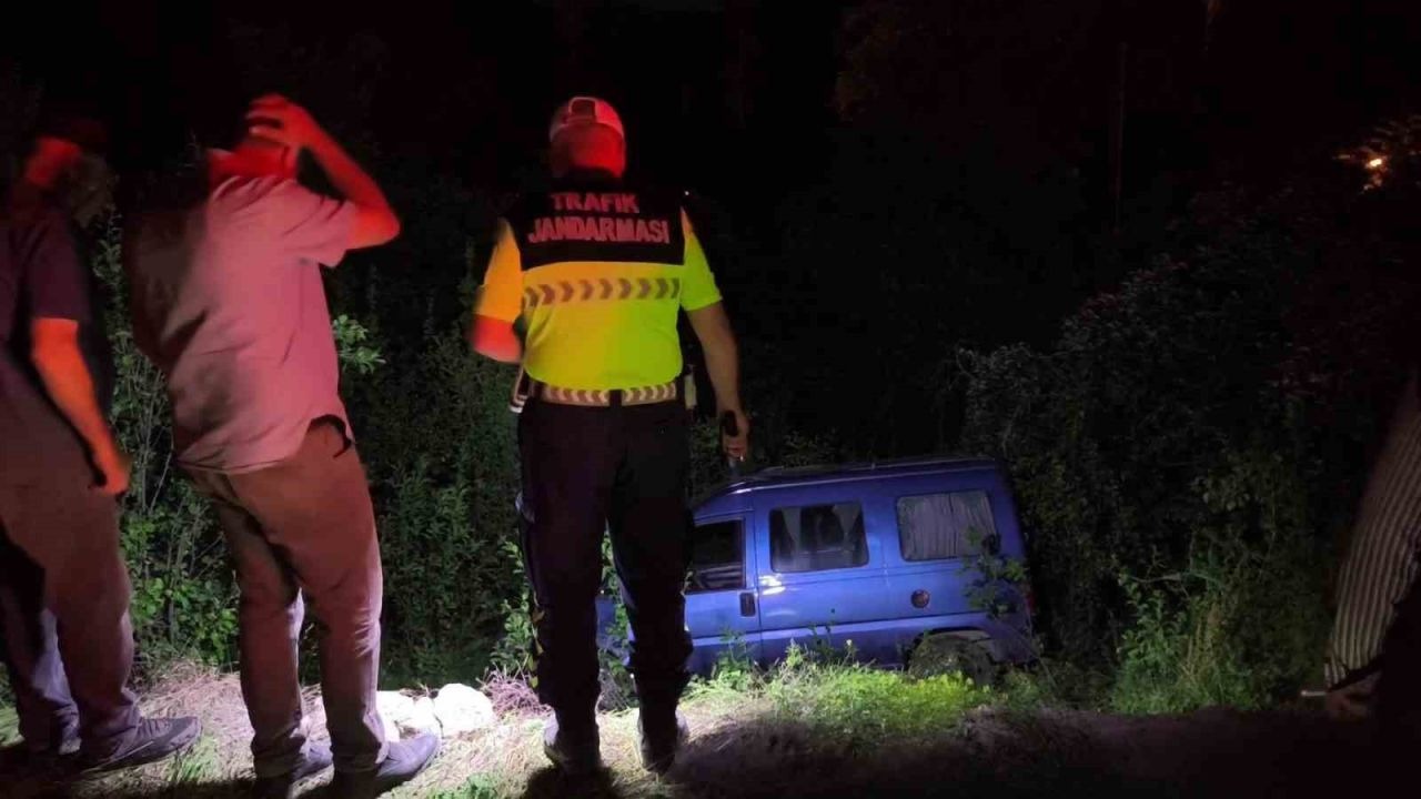 Erzurum'da freni patlayan araç bahçeye uçtu, sürücü yaralandı