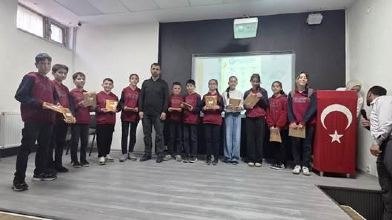 Erzurum'da genç yürekler Peygamberimizi anlamak için yarıştı
