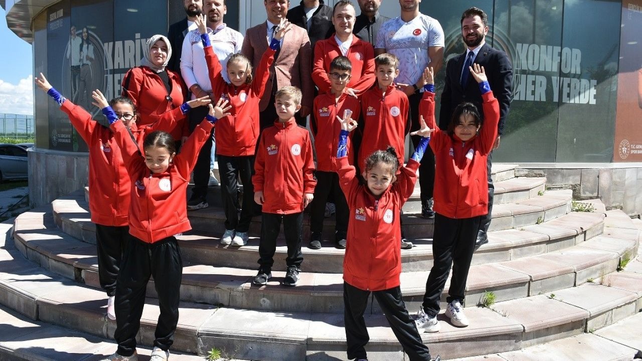 Erzurumlu cimnastikçiler analig yolcusu