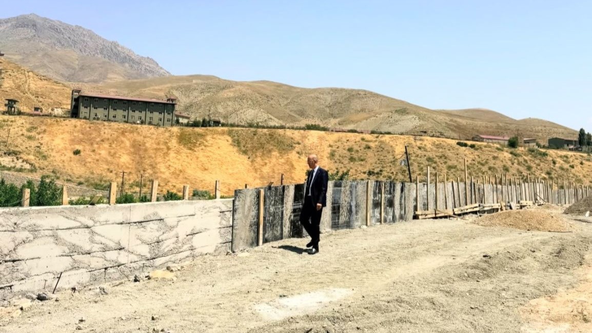 Hakkari Esendere beldesinde duvar çalışmaları sürüyor