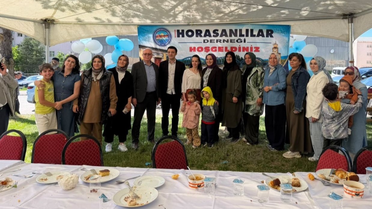 Horasanlılar Derneği Kadın Kolları "Bahçe bizden, bohça sizden"  diyerek buluştular