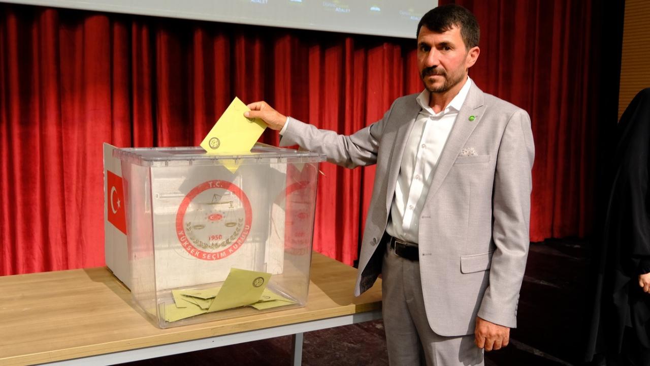 HÜDA PAR Erciş İlçe Kongresi'nde Kazım Bilici Yeniden Başkan Seçildi
