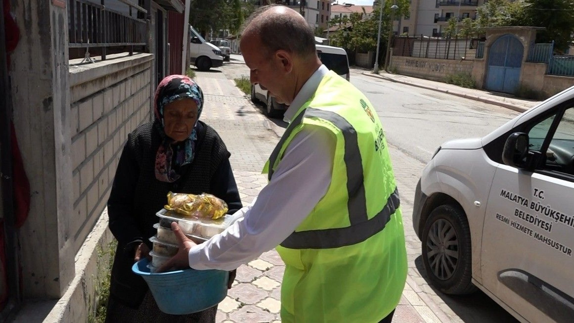 İhtiyaç sahiplerine yemek desteği