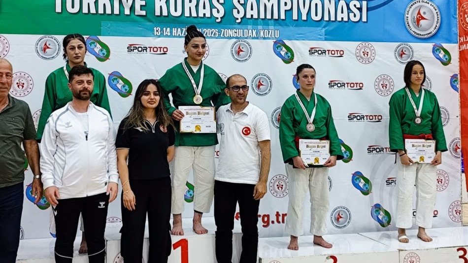 İpekyolu Cumhuriyet Anadolu Lisesi öğrencilerinden tarihi başarı