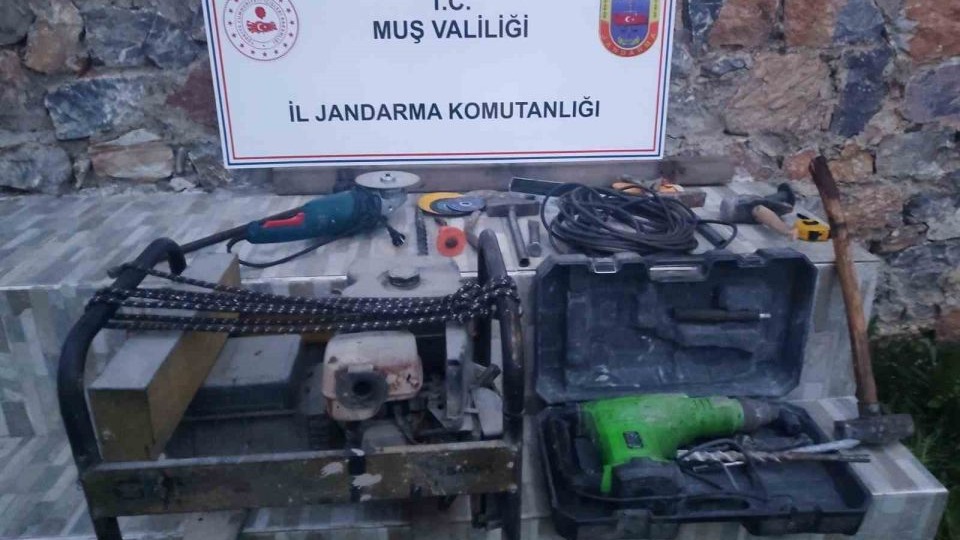 Kaçak kazı yapan 3 şüpheli gözaltına alındı