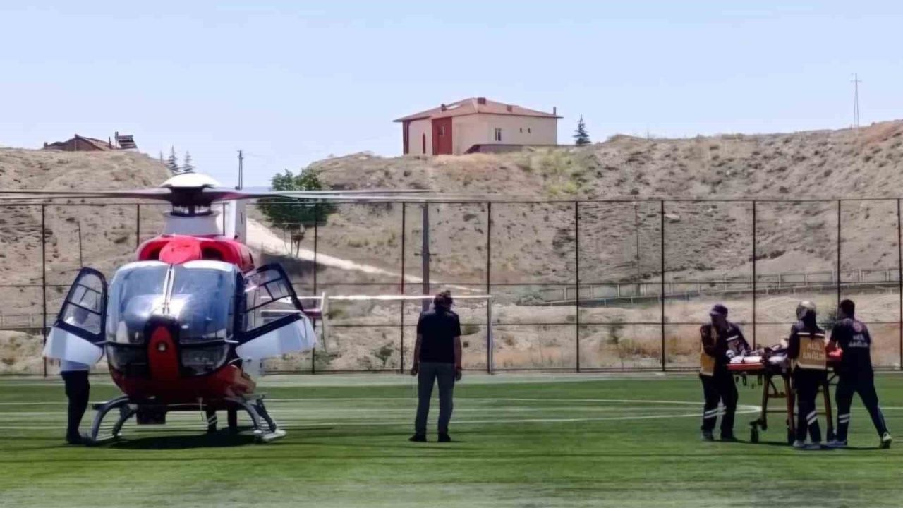 Kalp krizi geçiren 65 yaşındaki hasta hava ambulansıyla sevk edildi
