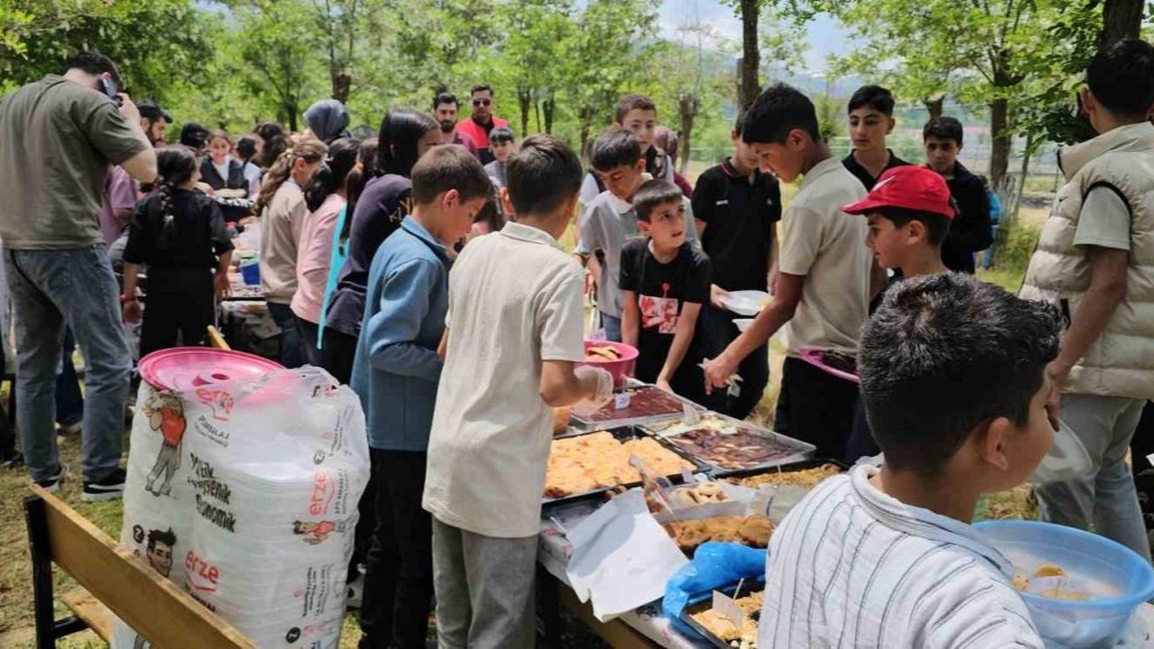 Muş'ta Gazze yararına hayır çarşısı kuruldu