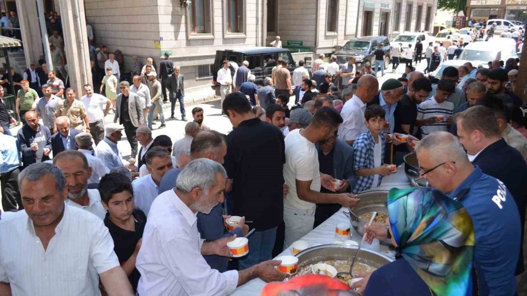 Muş'un Bulanık ilçesinde 5 bin kişiye aşure ikram edildi