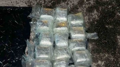Polis yakıt deposuna gizlenen 15 kilo esrarı ele geçirdi