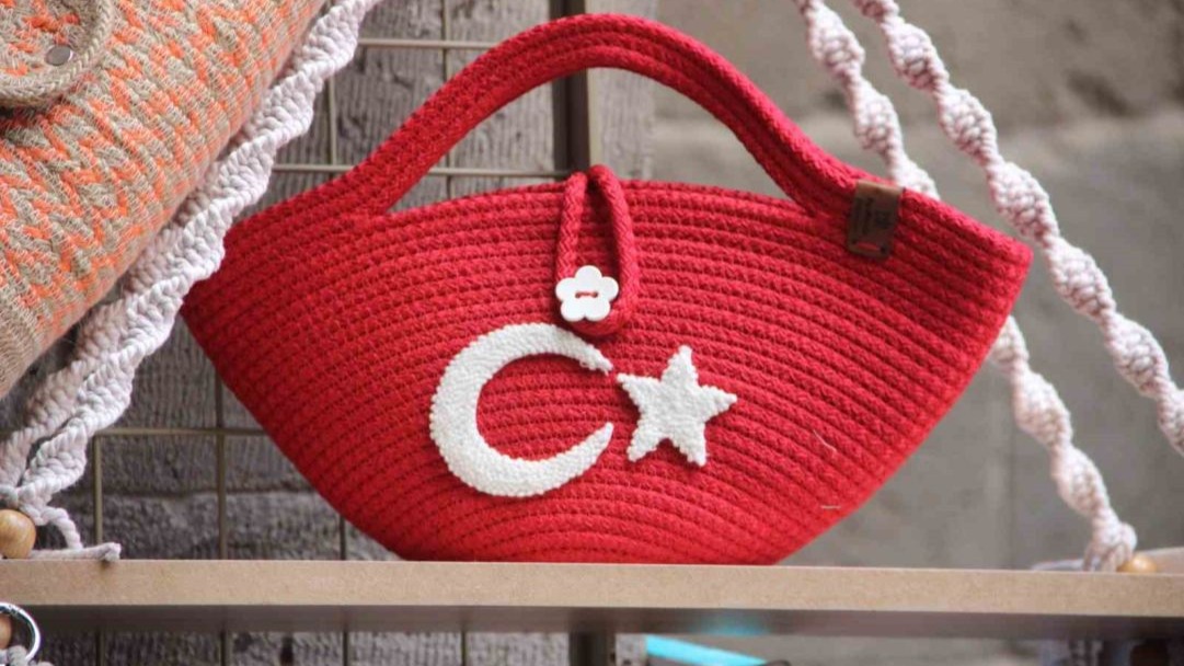 Tarihi mekanda el emeği ürünler görücüye çıktı